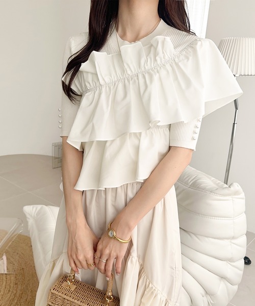 mily bilet(ミウィビレット)の「【mily bilet】大人の華やかな旬スタイル。パールボタンフリル使いサマーニット(半袖)(Tシャツ/カットソー・レディース・ブラック/アイボリー・LARGE/MEDIUM/SMALL/X-LARGE)」の11枚目の写真