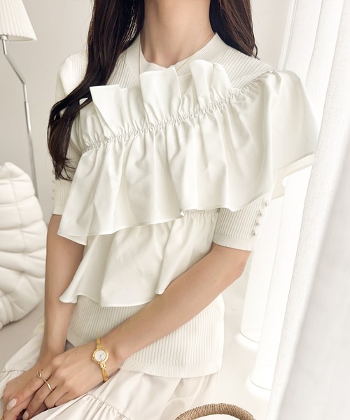 mily bilet(ミウィビレット)の「【mily bilet】大人の華やかな旬スタイル。パールボタンフリル使いサマーニット(半袖)(Tシャツ/カットソー・レディース・ブラック/アイボリー・LARGE/MEDIUM/SMALL/X-LARGE)」の10枚目の写真