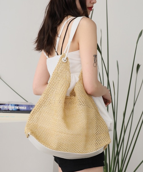 ROOPTOKYO（ループトウキョウ）の「ストロー風トライアングルハンドバッグ かごバッグ ポーチ付き 夏物 夏服（ショルダーバッグ・レディース・ブラック/ブラウン/ホワイト/イエロー・FREE）」の6枚目の写真