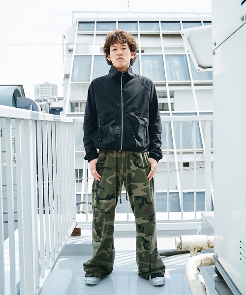 NVRFRGT(ネヴァーフォーゲット)の「CONZ別注 STAND COLLAR ZIP UP JACKET/ジップアップジャケット/ナイロンシェルジャケット/ジャストフィット(ブルゾン・メンズ・チャコールグレー/ブラック・1/2/3)」の8枚目の写真