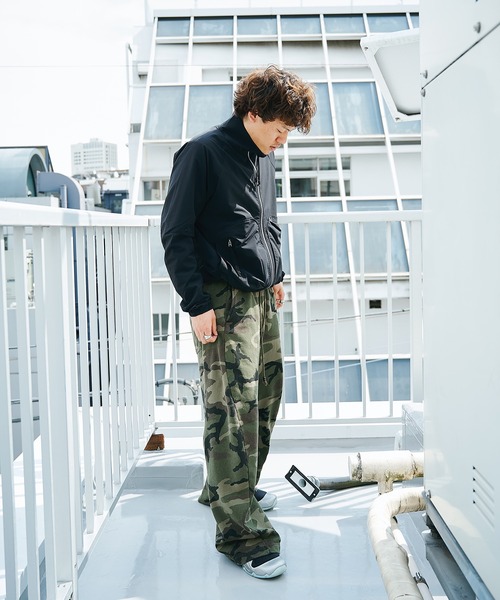 NVRFRGT(ネヴァーフォーゲット)の「CONZ別注 STAND COLLAR ZIP UP JACKET/ジップアップジャケット/ナイロンシェルジャケット/ジャストフィット(ブルゾン・メンズ・チャコールグレー/ブラック・1/2/3)」の7枚目の写真