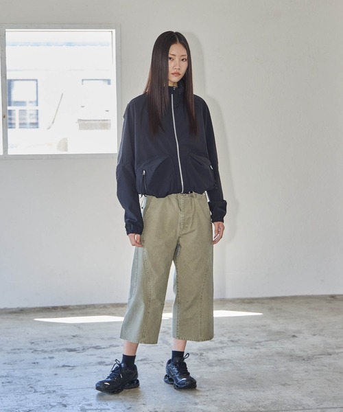 NVRFRGT(ネヴァーフォーゲット)の「CONZ別注 STAND COLLAR ZIP UP JACKET/ジップアップジャケット/ナイロンシェルジャケット/ジャストフィット(ブルゾン・メンズ・チャコールグレー/ブラック・1/2/3)」の13枚目の写真