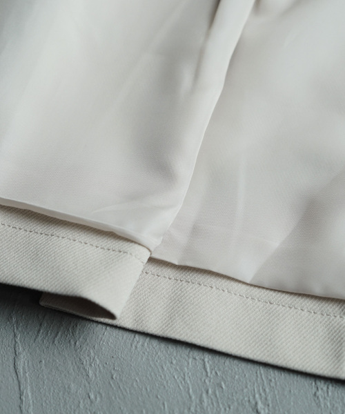 apartment department（アパートメントデパートメント）の「カルゼテーラーデザイン タックベスト（ベスト・レディース・アイボリー・フリー）」の6枚目の写真