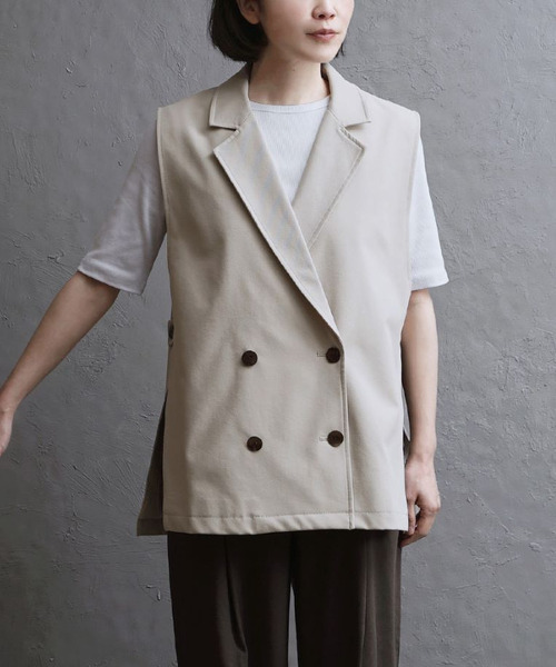 apartment department（アパートメントデパートメント）の「カルゼテーラーデザイン タックベスト（ベスト・レディース・アイボリー・フリー）」の5枚目の写真