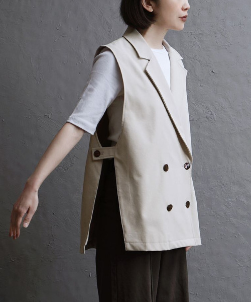 apartment department（アパートメントデパートメント）の「カルゼテーラーデザイン タックベスト（ベスト・レディース・アイボリー・フリー）」の4枚目の写真