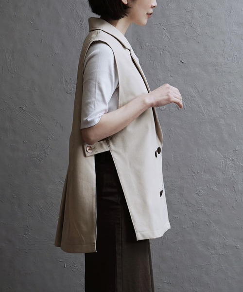 apartment department（アパートメントデパートメント）の「カルゼテーラーデザイン タックベスト（ベスト・レディース・アイボリー・フリー）」の3枚目の写真