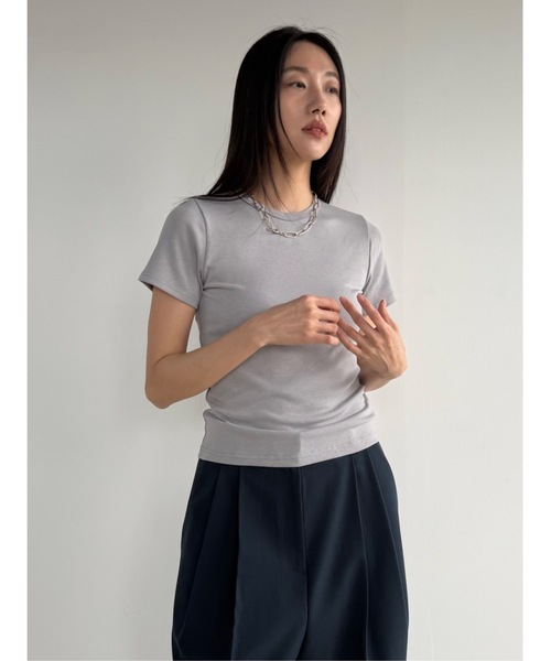Didot.showroom（ディドット ショールーム）の「【DIDOT.】2サイズ展開｜オリジナルラウンドT（Tシャツ/カットソー・レディース・ブラック/アイボリー/レッド/グレー/ベージュ・S/M）」の4枚目の写真