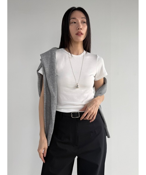 Didot.showroom（ディドット ショールーム）の「【DIDOT.】2サイズ展開｜オリジナルラウンドT（Tシャツ/カットソー・レディース・ブラック/アイボリー/レッド/グレー/ベージュ・S/M）」の2枚目の写真