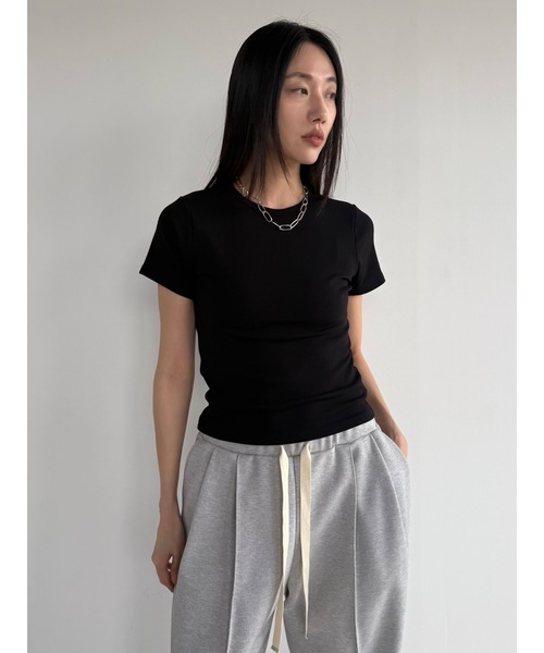 Didot.showroom（ディドット ショールーム）の「【DIDOT.】2サイズ展開｜オリジナルラウンドT（Tシャツ/カットソー・レディース・ブラック/アイボリー/レッド/グレー/ベージュ・S/M）」の3枚目の写真