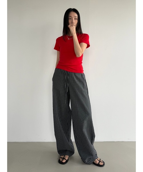 Didot.showroom（ディドット ショールーム）の「【DIDOT.】2サイズ展開｜オリジナルラウンドT（Tシャツ/カットソー・レディース・ブラック/アイボリー/レッド/グレー/ベージュ・S/M）」の14枚目の写真