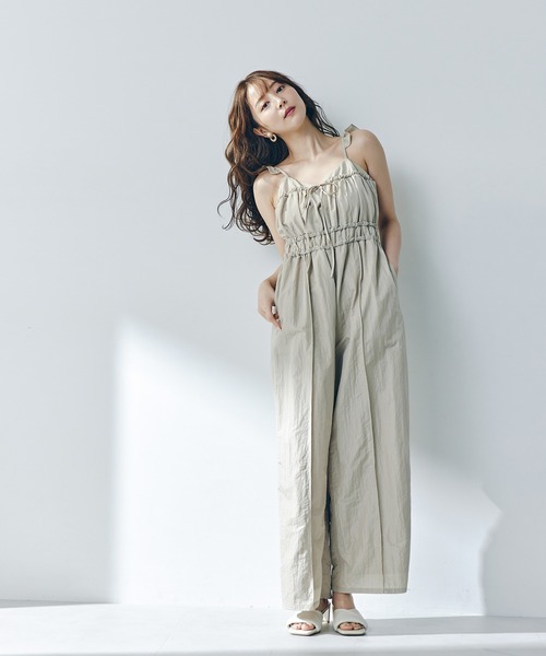 NATURAL BEAUTY BASIC（ナチュラルビューティーベーシック）の「【THINK BEAUTY】【麻亜里さんコラボ】タフタオールインワン（つなぎ/オールインワン・レディース・ベージュ/ネイビー・FREE）」の4枚目の写真