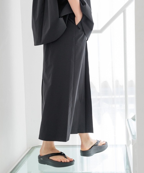 HEREIAM（ヘレイアム）の「【HEREIAM】接触冷感&イージーケア/COOLマテリアルスカート（スカート・レディース・ベージュ/ブラック・SMALL/MEDIUM）」の9枚目の写真