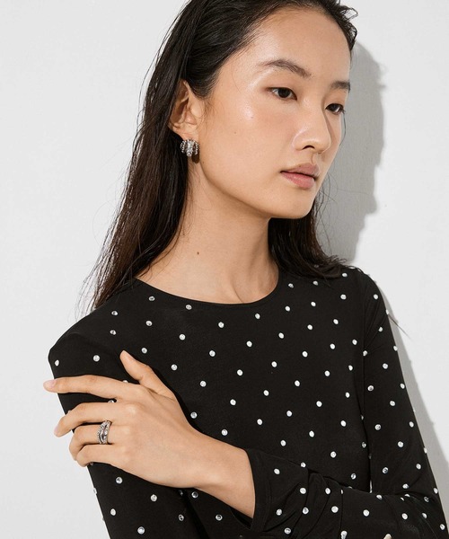 CHARLES & KEITH(チャールズ & キース)の「Aine エネ クリスタルスカルプチュアリング(リング・レディース・シルバー/ゴールド・S/M)」の2枚目の写真