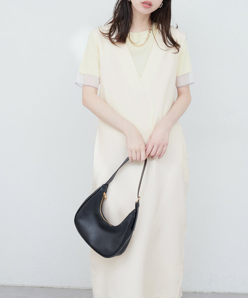 natural couture(ナチュラルクチュール)の「カットジョーゼットVネックワンピース(ワンピース・レディース・モカ/ブラック/オフホワイト/チャコールグレー・FREE)」の5枚目の写真