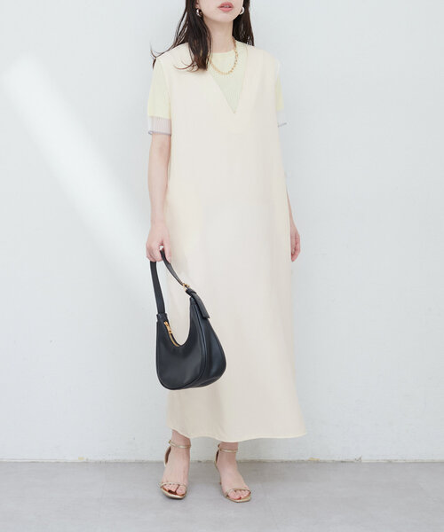 natural couture(ナチュラルクチュール)の「カットジョーゼットVネックワンピース(ワンピース・レディース・モカ/ブラック/オフホワイト/チャコールグレー・FREE)」の7枚目の写真
