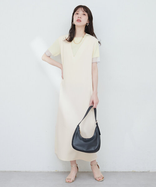 natural couture(ナチュラルクチュール)の「カットジョーゼットVネックワンピース(ワンピース・レディース・モカ/ブラック/オフホワイト/チャコールグレー・FREE)」の8枚目の写真
