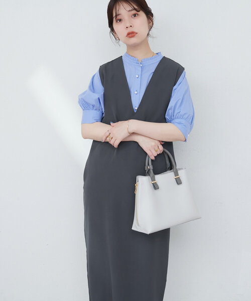 natural couture(ナチュラルクチュール)の「カットジョーゼットVネックワンピース(ワンピース・レディース・モカ/ブラック/オフホワイト/チャコールグレー・FREE)」の18枚目の写真