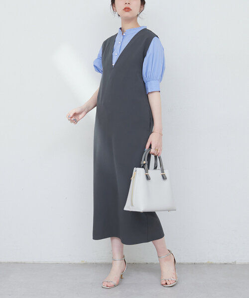 natural couture(ナチュラルクチュール)の「カットジョーゼットVネックワンピース(ワンピース・レディース・モカ/ブラック/オフホワイト/チャコールグレー・FREE)」の20枚目の写真