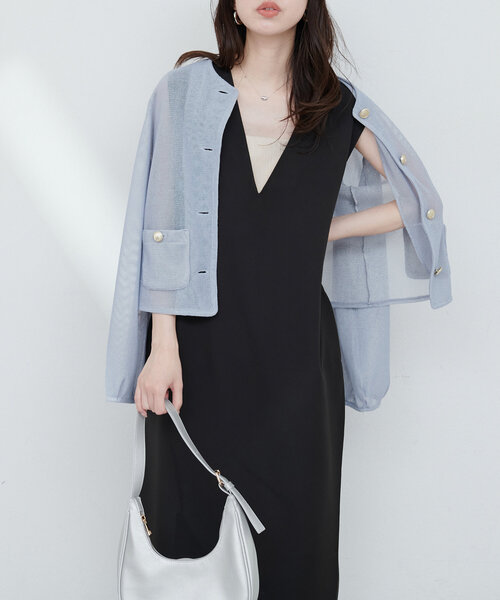 natural couture(ナチュラルクチュール)の「カットジョーゼットVネックワンピース(ワンピース・レディース・モカ/ブラック/オフホワイト/チャコールグレー・FREE)」の9枚目の写真