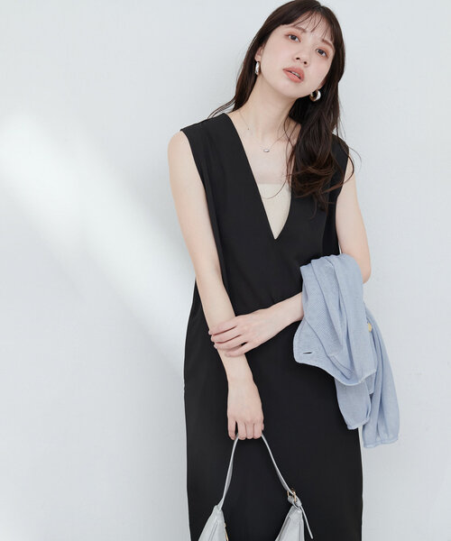 natural couture(ナチュラルクチュール)の「カットジョーゼットVネックワンピース(ワンピース・レディース・モカ/ブラック/オフホワイト/チャコールグレー・FREE)」の10枚目の写真