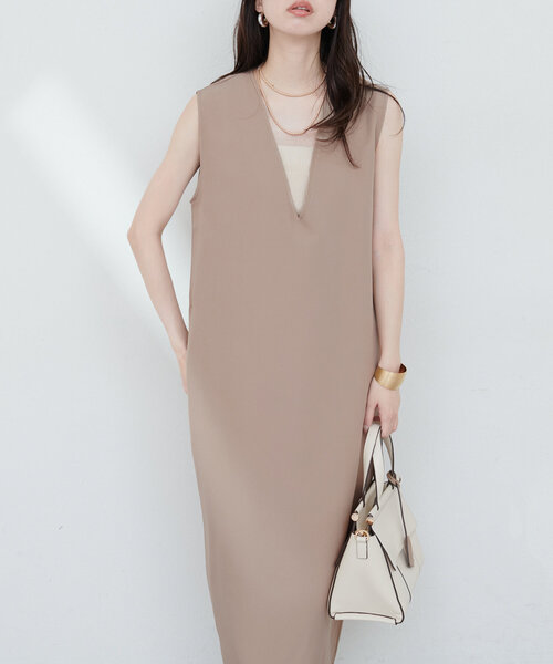 natural couture(ナチュラルクチュール)の「カットジョーゼットVネックワンピース(ワンピース・レディース・モカ/ブラック/オフホワイト/チャコールグレー・FREE)」の22枚目の写真