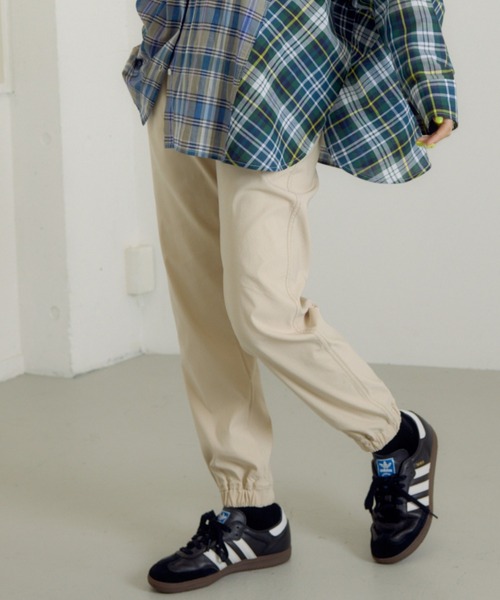 RODEO CROWNS WIDE BOWL（ロデオクラウンズワイドボウル）の「D/S COOL EASY JOGパンツ（その他パンツ・レディース・ライトカーキ/ブラック/ライトベージュ/オレンジ系その他/サックスブルー/ライトブラック/カーキ/ダークオレンジ・SMALL/MEDIUM）」の4枚目の写真