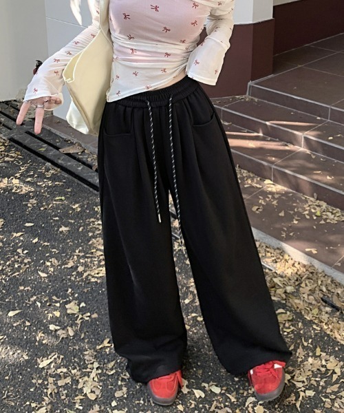 NuNuNa(ヌヌナ)の「【NuNuNa】《低身長向け》ドロストイージーワイドスウェットパンツ(スウェットパンツ・レディース・オフホワイト/グレー/ブラック/ネイビー・M)」の11枚目の写真