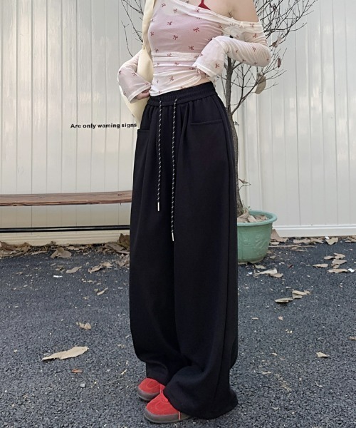 NuNuNa(ヌヌナ)の「【NuNuNa】《低身長向け》ドロストイージーワイドスウェットパンツ(スウェットパンツ・レディース・オフホワイト/グレー/ブラック/ネイビー・M)」の12枚目の写真