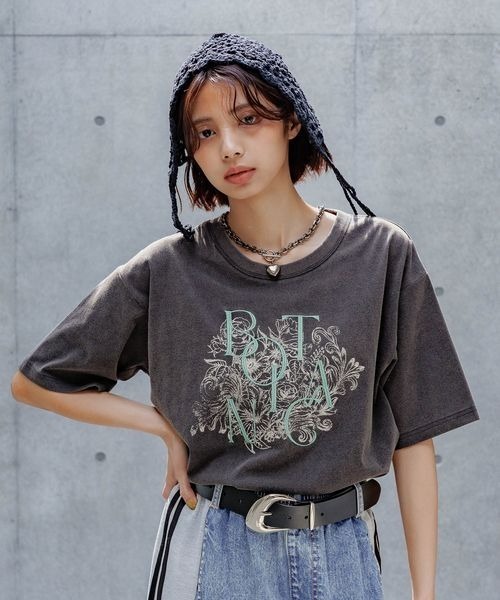 セール】ボタニカルシシュウTシャツ（Tシャツ/カットソー