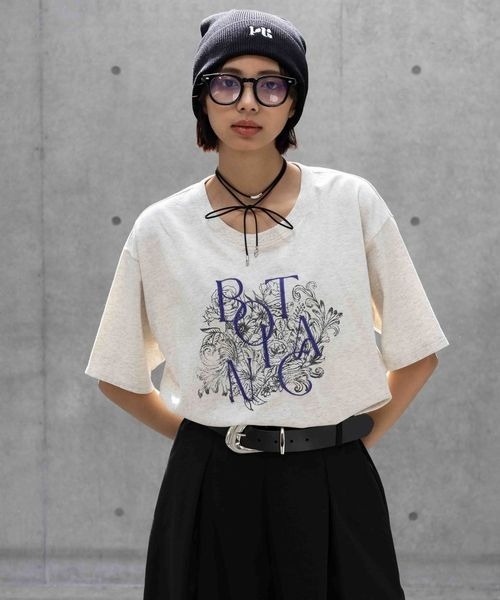 セール】ボタニカルシシュウTシャツ（Tシャツ/カットソー