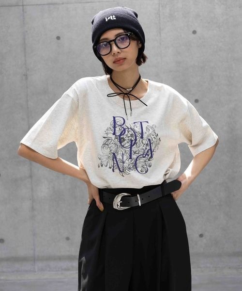 PAGEBOY（ページボーイ）の「ボタニカルシシュウＴシャツ（Tシャツ/カットソー・レディース・チャコールグレー/グリーン系その他4/ベージュ系その他・FREE）」の15枚目の写真