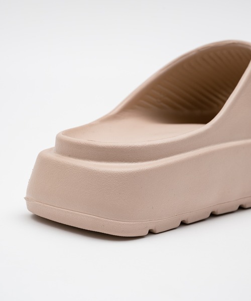 INTER FACTORY（インターファクトリー）の「moeka - SUNOUTFIT 厚底ロゴサンダル（サンダル・レディース・ベージュ・LARGE/MEDIUM/SMALL）」の22枚目の写真