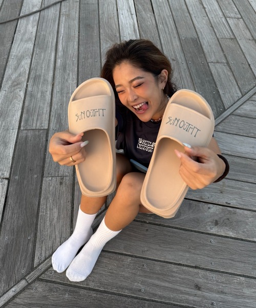 INTER FACTORY（インターファクトリー）の「moeka - SUNOUTFIT 厚底ロゴサンダル（サンダル・レディース・ベージュ・LARGE/MEDIUM/SMALL）」の6枚目の写真