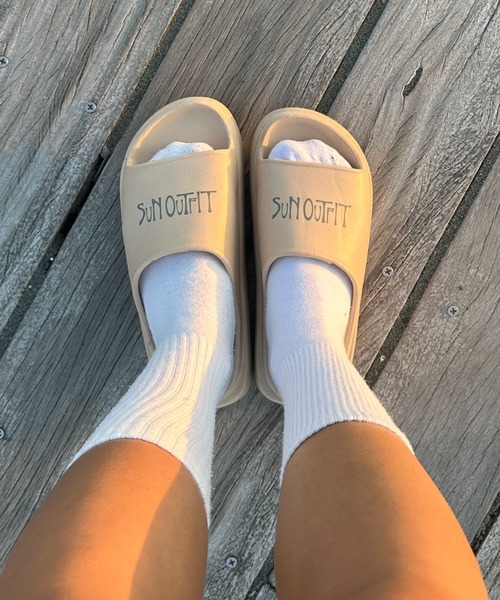 INTER FACTORY（インターファクトリー）の「moeka - SUNOUTFIT 厚底ロゴサンダル（サンダル・レディース・ベージュ・LARGE/MEDIUM/SMALL）」の13枚目の写真