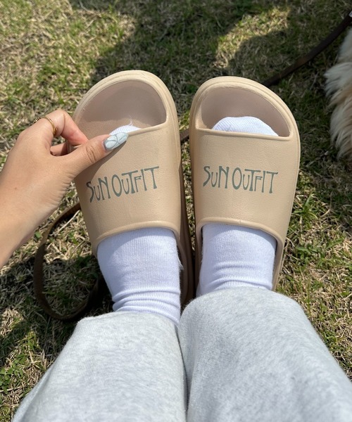 INTER FACTORY（インターファクトリー）の「moeka - SUNOUTFIT 厚底ロゴサンダル（サンダル・レディース・ベージュ・LARGE/MEDIUM/SMALL）」の8枚目の写真