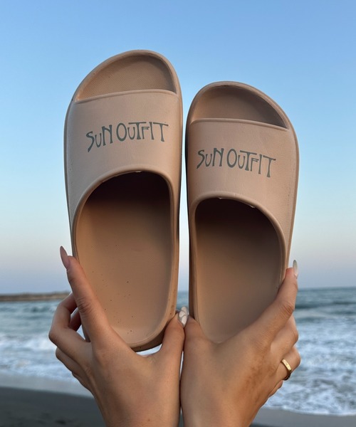 INTER FACTORY（インターファクトリー）の「moeka - SUNOUTFIT 厚底ロゴサンダル（サンダル・レディース・ベージュ・LARGE/MEDIUM/SMALL）」の15枚目の写真