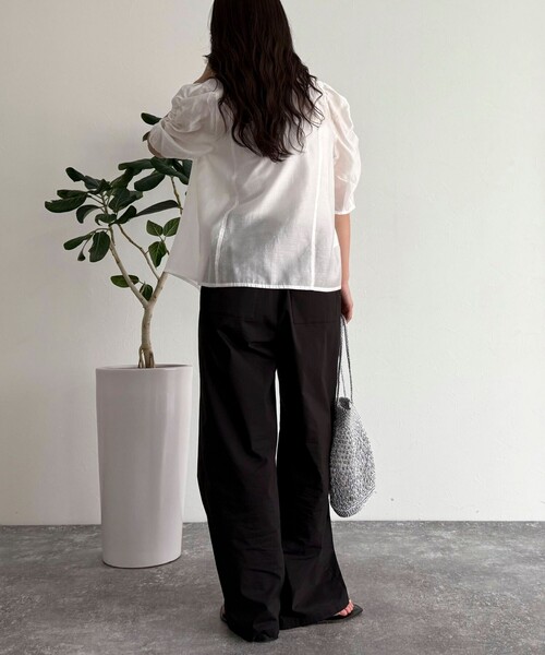 fredy emue（フレディエミュ）の「2WAYシアー袖ボリュームブラウス（シャツ/ブラウス・レディース・ブラック/オフホワイト/ベージュ/イエロー・38）」の17枚目の写真