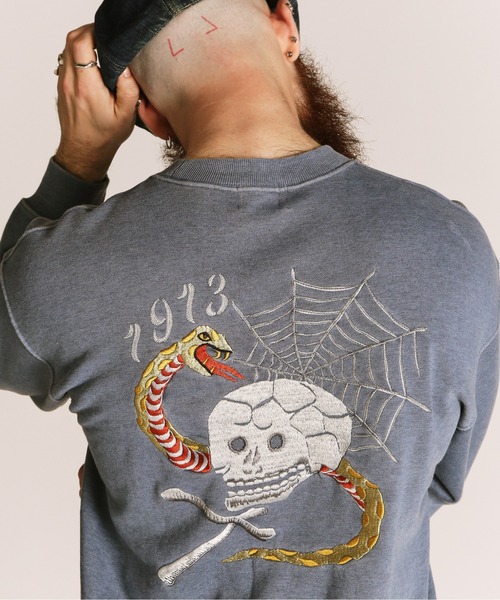 schott(ショット)の「Schott/ショット/PIGMENT SKULL AND SNAKE CREW SWEAT/ピグメント スカル アンド スネーク クルースウェット(スウェット・メンズ・レッド/ブルーグレー/ブラック・2XL/XL/L/M)」の3枚目の写真