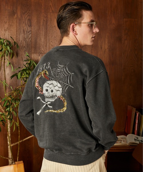 schott(ショット)の「Schott/ショット/PIGMENT SKULL AND SNAKE CREW SWEAT/ピグメント スカル アンド スネーク クルースウェット(スウェット・メンズ・レッド/ブルーグレー/ブラック・2XL/XL/L/M)」の4枚目の写真