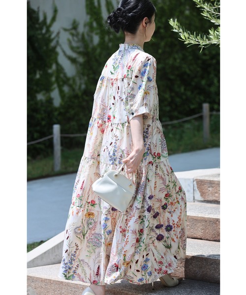 cawaii（カワイイ）の「季節を彩る花集めティアードロングワンピース（紐リボン付き）半袖バージョン（ワンピース・レディース・ベージュ・FREE）」の2枚目の写真