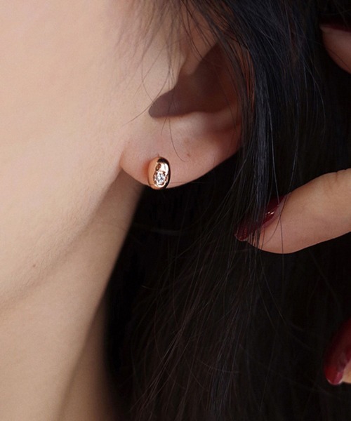 yu-ka(ユーカ)の「YU-KA:ポイントジルコニア スタッドピアス zirconia stud pierce(ピアス(両耳用)・レディース・シルバー/ゴールド/ピンクゴールド・FREE)」の6枚目の写真