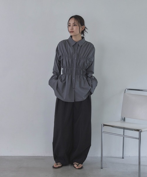 feepur（フェピュール）の「シャーリングアソートオーバーシャツ（シャツ/ブラウス・レディース・ブラウン/ブルー/グレー・MEDIUM）」の4枚目の写真