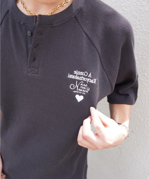 kaoyorinakami(カオヨリナカミ)の「Connie thermal henley tee / コニーサーマルヘンリーネックTシャツ(Tシャツ/カットソー・メンズ・ブラック/ホワイト・SMALL/MEDIUM/LARGE/X-LARGE)」の3枚目の写真