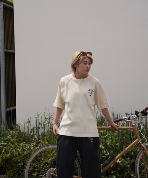 kaoyorinakami(カオヨリナカミ)の「Connie thermal henley tee / コニーサーマルヘンリーネックTシャツ(Tシャツ/カットソー・メンズ・ブラック/ホワイト・SMALL/MEDIUM/LARGE/X-LARGE)」の21枚目の写真