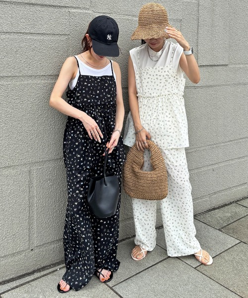 ISOOK（アイスー）の「【ISOOK / アイスー】フラワープリントフレアキャミ/ フレアギャザー キャミソール ノースリーブ レイヤード 重ね着 チュニック ロング丈 プリント セットアップ ホワイト アイボリー ブラック 白 黒 花柄 小花柄 ZOZOTOWN限定（チュニック・レディース・ブラック/ホワイト・FREE）」の11枚目の写真