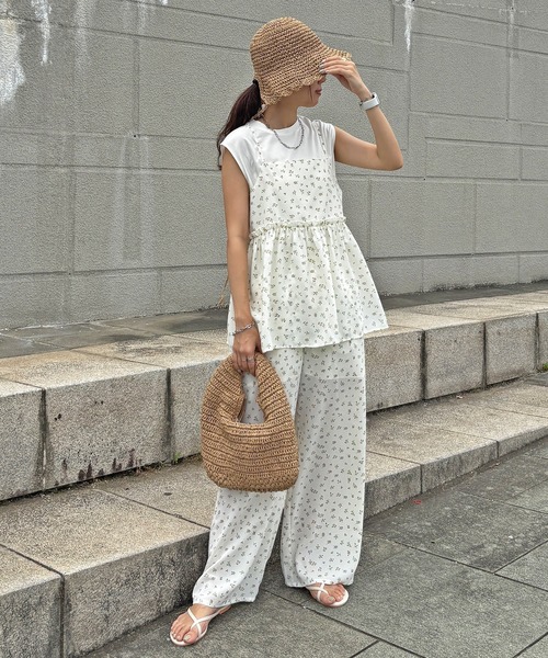 ISOOK（アイスー）の「【ISOOK / アイスー】フラワープリントフレアキャミ/ フレアギャザー キャミソール ノースリーブ レイヤード 重ね着 チュニック ロング丈 プリント セットアップ ホワイト アイボリー ブラック 白 黒 花柄 小花柄 ZOZOTOWN限定（チュニック・レディース・ブラック/ホワイト・FREE）」の7枚目の写真