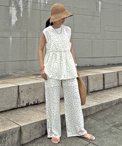 ISOOK（アイスー）の「【ISOOK / アイスー】フラワープリントフレアキャミ/ フレアギャザー キャミソール ノースリーブ レイヤード 重ね着 チュニック ロング丈 プリント セットアップ ホワイト アイボリー ブラック 白 黒 花柄 小花柄 ZOZOTOWN限定（チュニック・レディース・ブラック/ホワイト・FREE）」の8枚目の写真