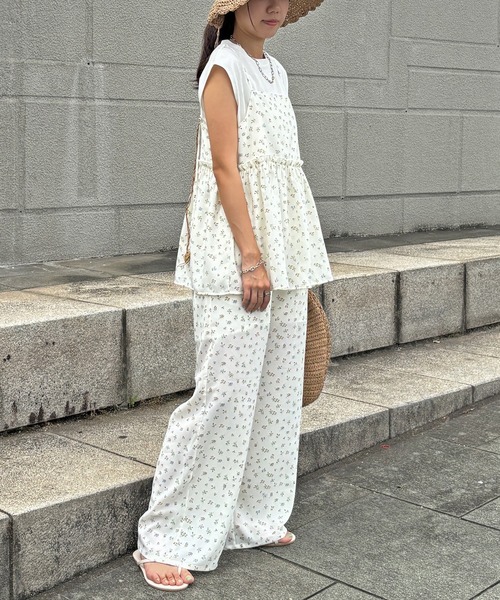 ISOOK（アイスー）の「【ISOOK / アイスー】フラワープリントフレアキャミ/ フレアギャザー キャミソール ノースリーブ レイヤード 重ね着 チュニック ロング丈 プリント セットアップ ホワイト アイボリー ブラック 白 黒 花柄 小花柄 ZOZOTOWN限定（チュニック・レディース・ブラック/ホワイト・FREE）」の20枚目の写真