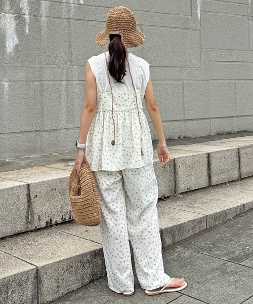 ISOOK（アイスー）の「【ISOOK / アイスー】フラワープリントフレアキャミ/ フレアギャザー キャミソール ノースリーブ レイヤード 重ね着 チュニック ロング丈 プリント セットアップ ホワイト アイボリー ブラック 白 黒 花柄 小花柄 ZOZOTOWN限定（チュニック・レディース・ブラック/ホワイト・FREE）」の21枚目の写真