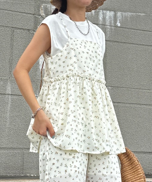 ISOOK（アイスー）の「【ISOOK / アイスー】フラワープリントフレアキャミ/ フレアギャザー キャミソール ノースリーブ レイヤード 重ね着 チュニック ロング丈 プリント セットアップ ホワイト アイボリー ブラック 白 黒 花柄 小花柄 ZOZOTOWN限定（チュニック・レディース・ブラック/ホワイト・FREE）」の9枚目の写真